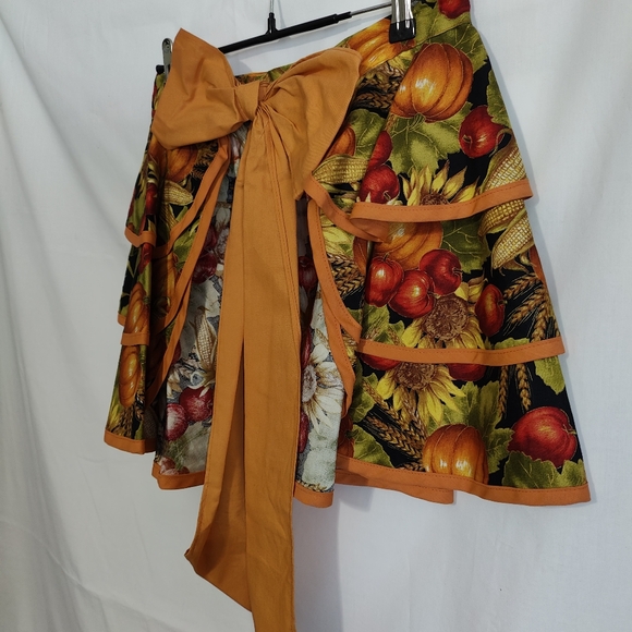 Hand Stitched Half Apron - Vintage by Candy's Aprons - Picture 4 of 4